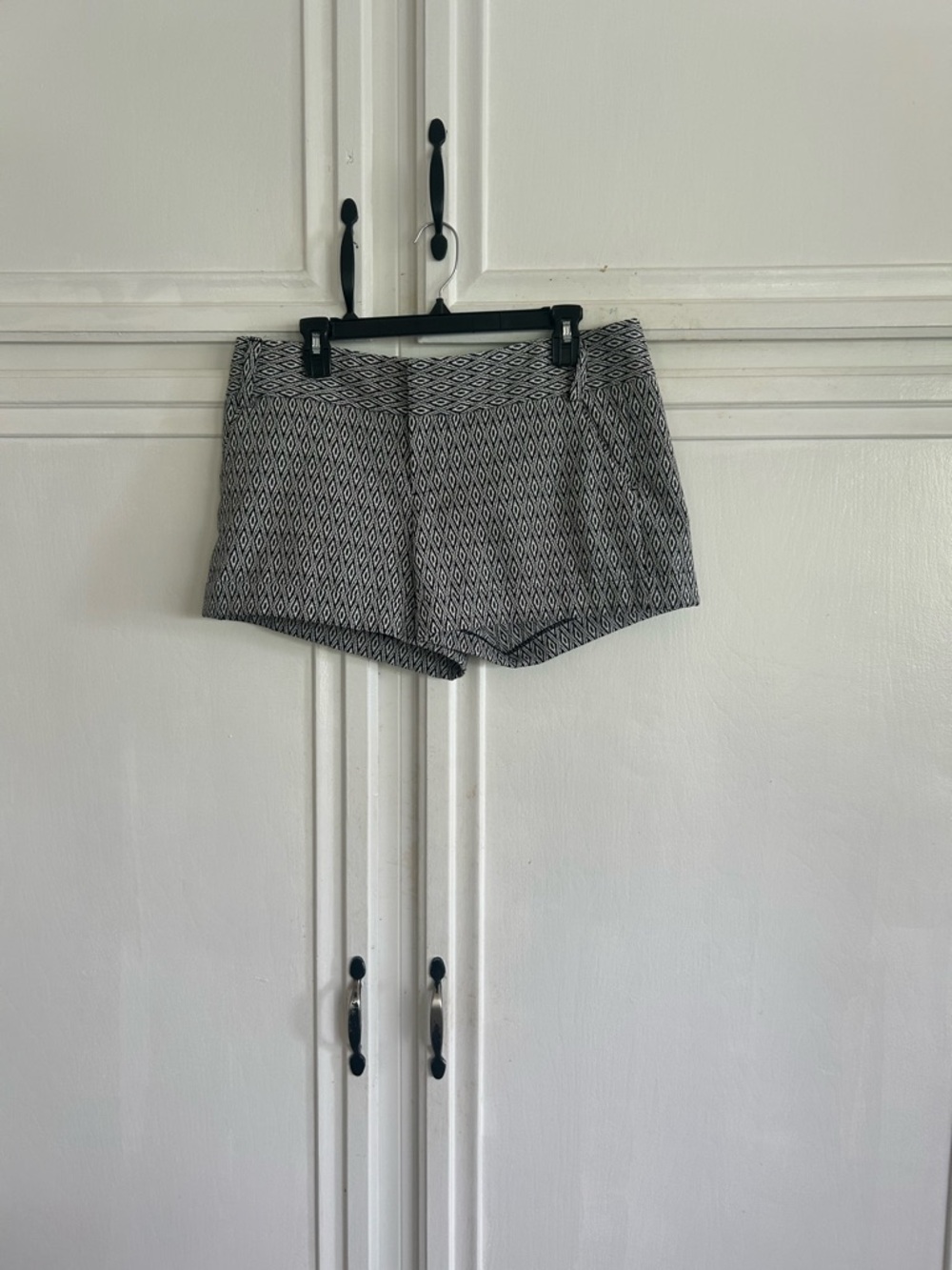 Alice and Olivia black and white shorts
